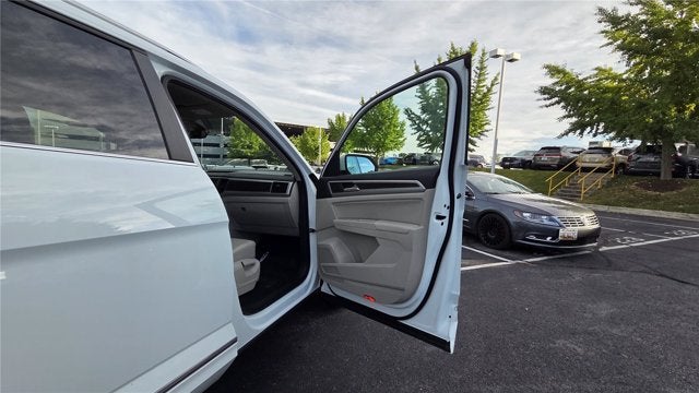 2019 Volkswagen Atlas 3.6L V6 SE w/Technology R-Line
