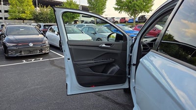 2025 Volkswagen Taos SE Black