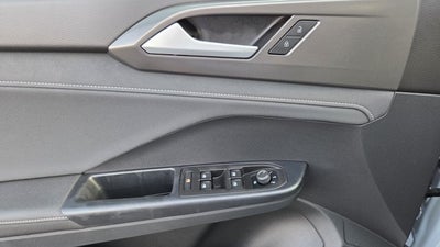 2025 Volkswagen Taos SE Black