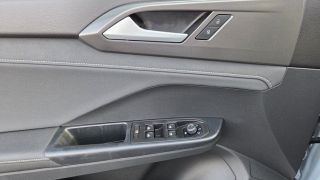 2025 Volkswagen Taos SE Black