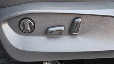 2025 Volkswagen Taos SE Black