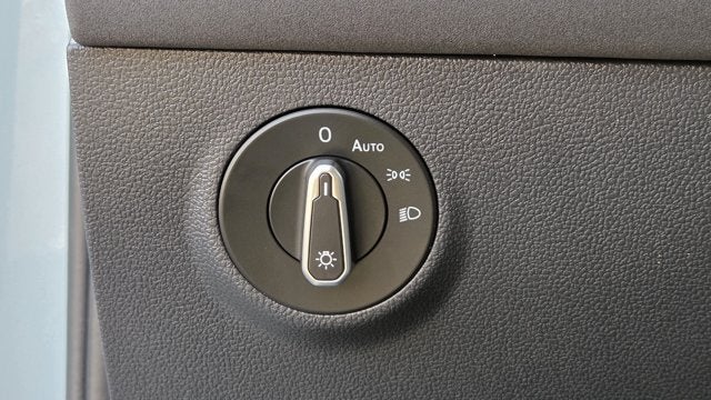 2025 Volkswagen Taos SE Black