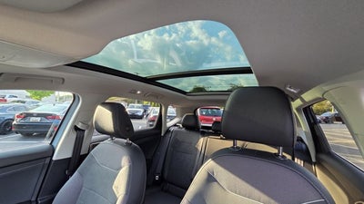 2025 Volkswagen Taos SE Black