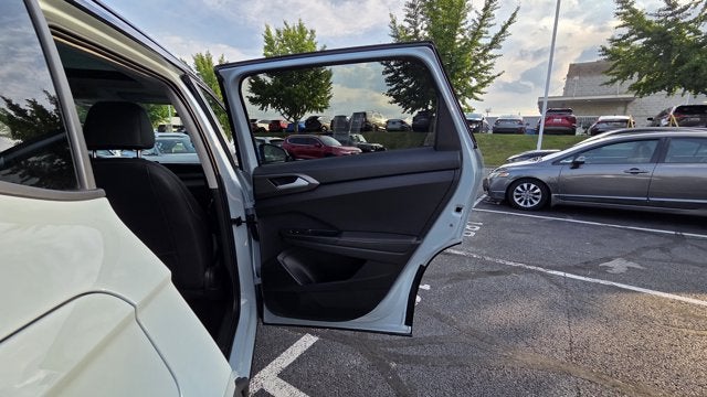 2025 Volkswagen Taos SE Black