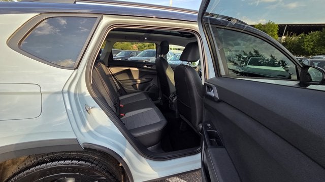2025 Volkswagen Taos SE Black