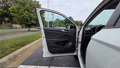 2025 Volkswagen Taos SE Black