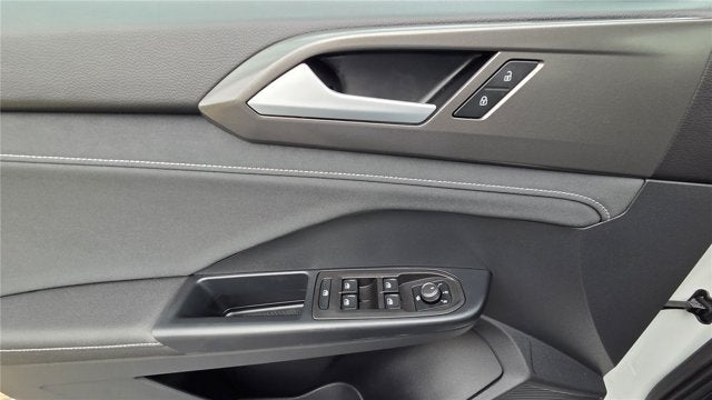2025 Volkswagen Taos SE Black