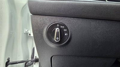 2025 Volkswagen Taos SE Black
