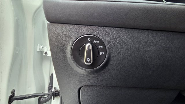 2025 Volkswagen Taos SE Black