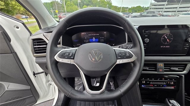 2025 Volkswagen Taos SE Black