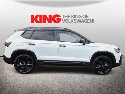 2025 Volkswagen Taos SE Black