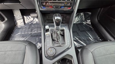 2025 Volkswagen Taos SE Black