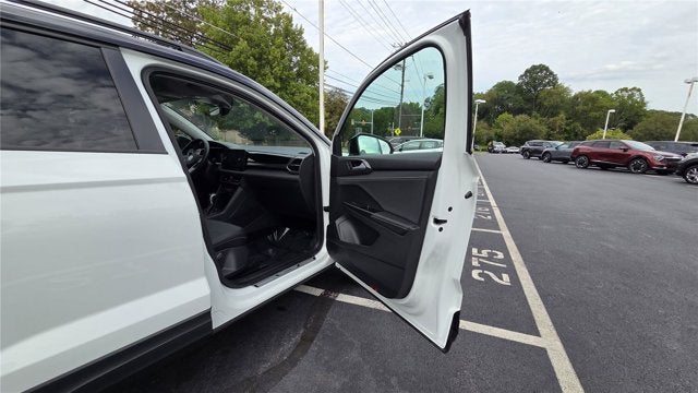 2025 Volkswagen Taos SE Black