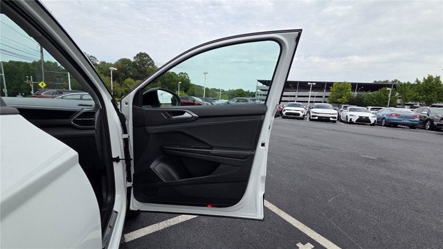 2025 Volkswagen Taos SE Black
