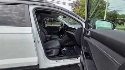 2025 Volkswagen Taos SE Black
