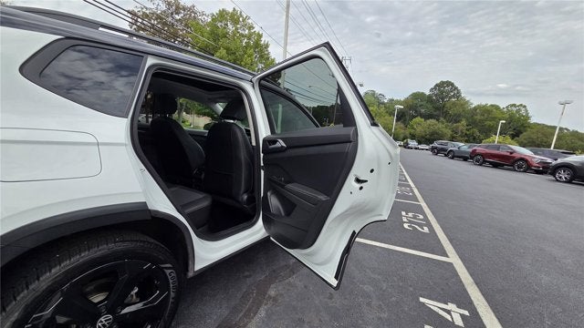 2025 Volkswagen Taos SE Black