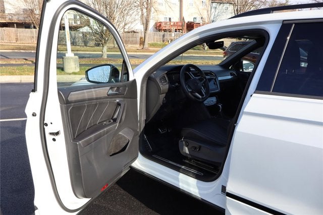 2023 Volkswagen Tiguan SE R-Line Black