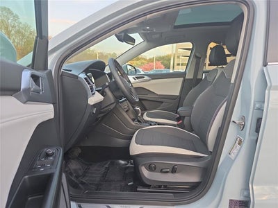 2025 Volkswagen Taos SE