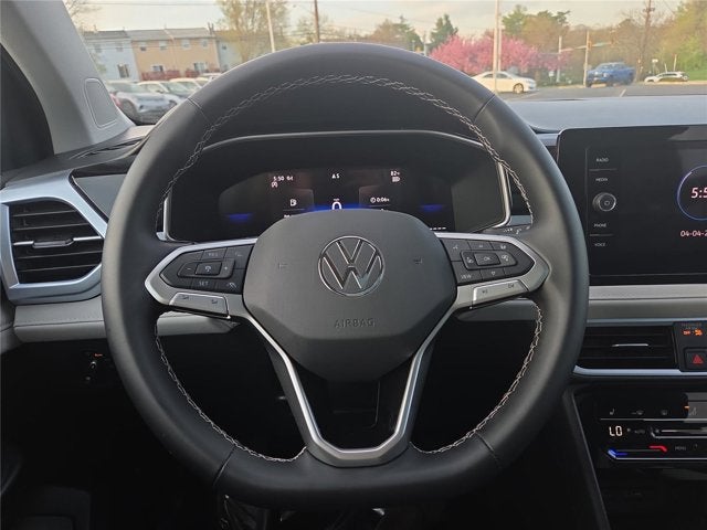 2025 Volkswagen Taos SE