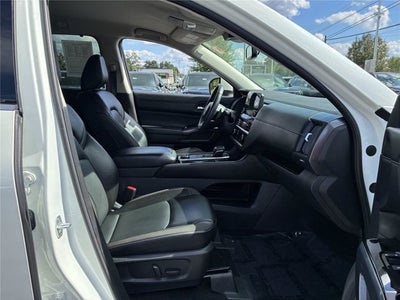 2022 Nissan Pathfinder SL