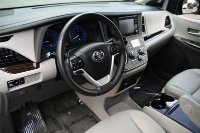 2018 Toyota Sienna XLE Premium